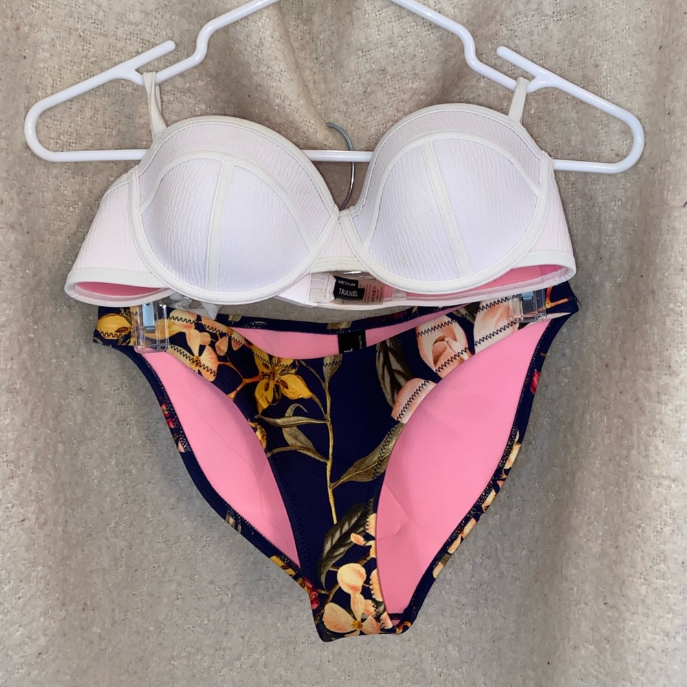 Triangl Swimsuit (Bottoms: XL Top: M)